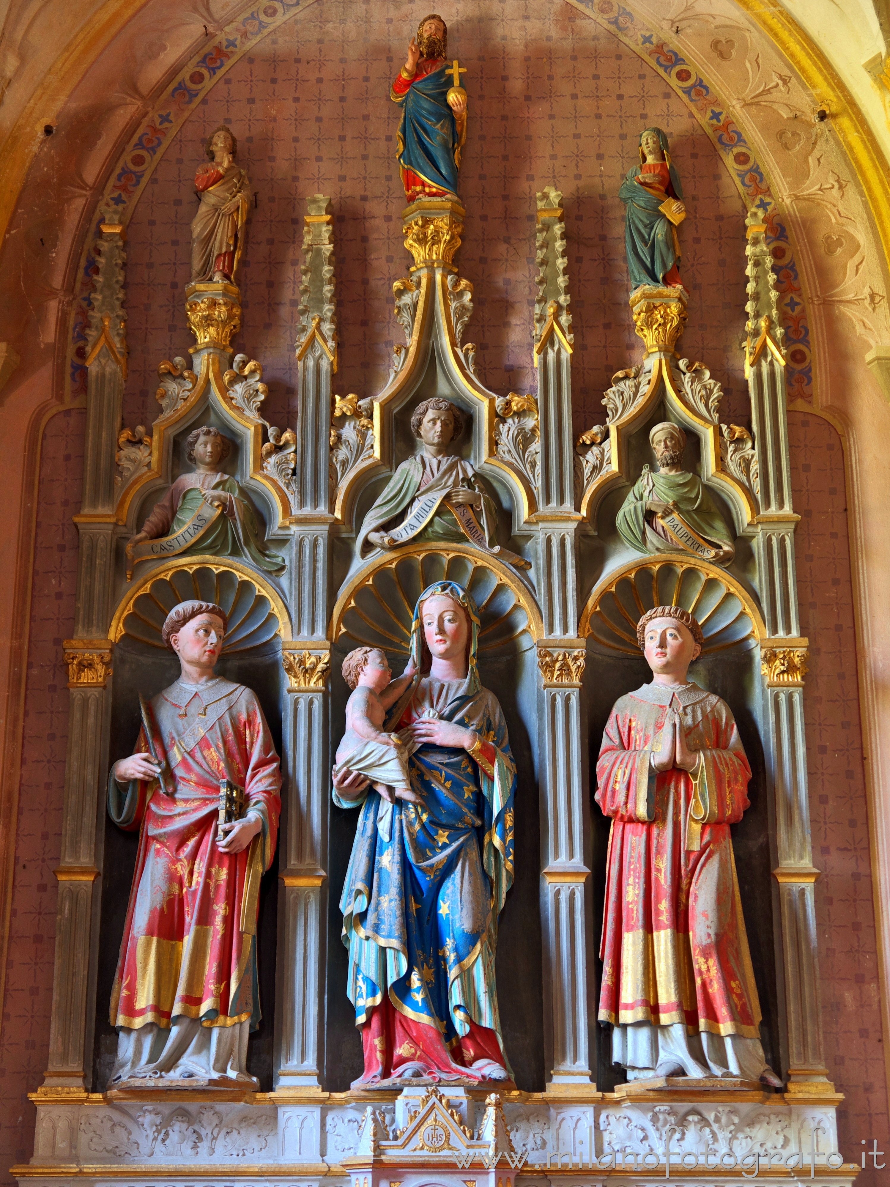 Castiglione Olona (Varese) - Ancona gotica dell'altare in testa alla navata destra della Chiesa Collegiata dei Santi Stefano e Lorenzo
